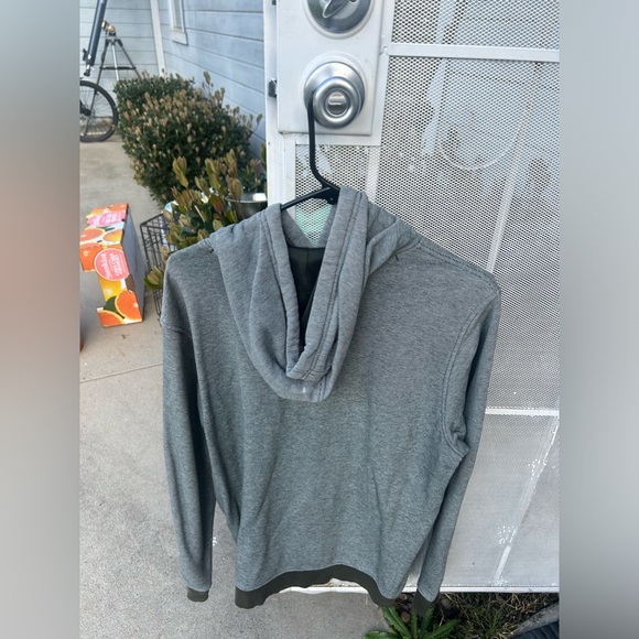 Under Armour Sweater - Picture 5 of 10